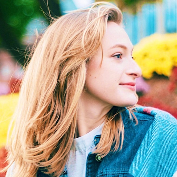 About Emma: The Little Blonde Bee - Picture 7 of 7